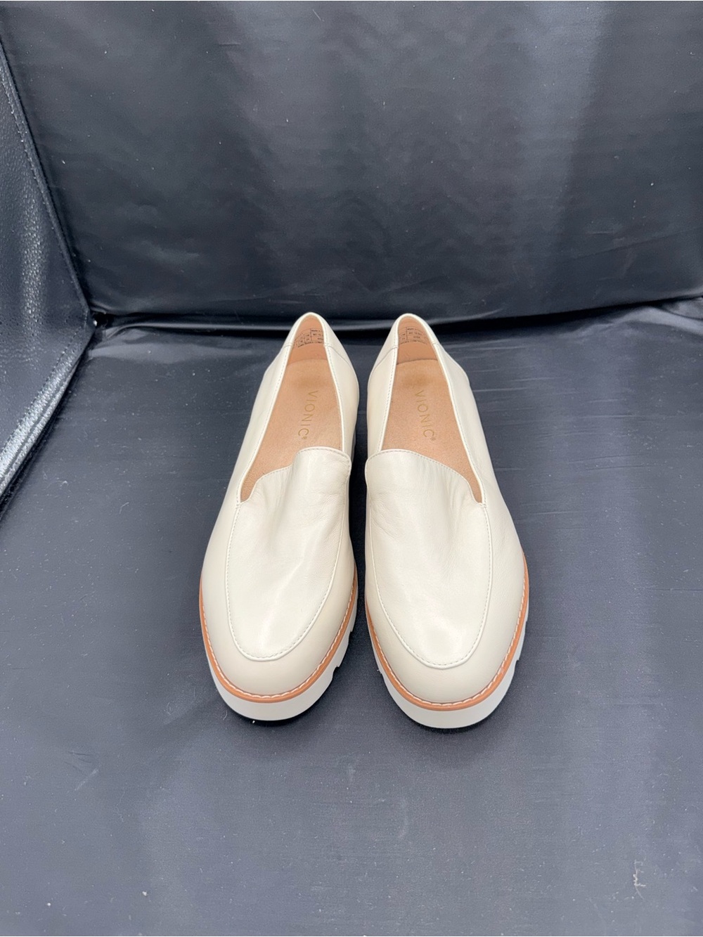 Vionic Kensley Cream Leather Lug Sole Loafers 7.5 Quiet Luxury Preppy Comfort - Picture 2 of 9